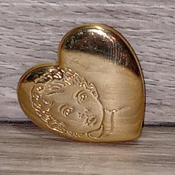 The Variety Club Gold Tone Heart Day 2000 Pin Badge Brooch Child Baby Face - Picture 2 of 7
